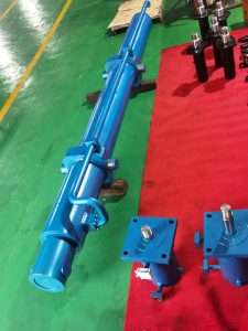 Mill type hydraulic cylinder for heavy-duty engineering applications in harsh environments